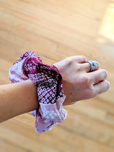 Load image into Gallery viewer, Shibori Silk Scrunchie - pink mix