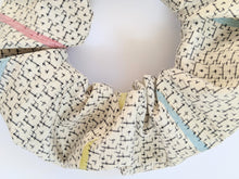 Load image into Gallery viewer, scrunchie close up