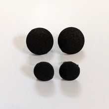 Load image into Gallery viewer, Black Button Earring