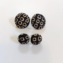 Load image into Gallery viewer, 2 sets of round shibori earrings