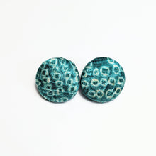 Load image into Gallery viewer, Shibori Button Earring - green