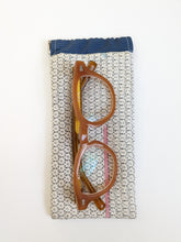 Load image into Gallery viewer, Dotted gray glasses case