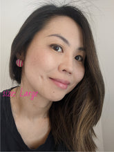 Load image into Gallery viewer, Shibori Button Earring - black and white