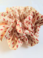 Load image into Gallery viewer, Scrunchie close up
