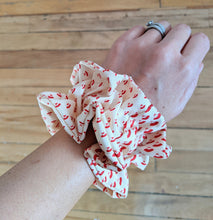 Load image into Gallery viewer, Scrunchie on the wrist
