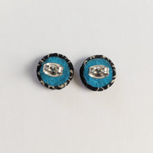 Load image into Gallery viewer, butterfly back of the black round earring
