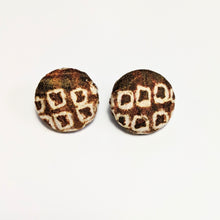 Load image into Gallery viewer, Shibori Button Earring - brown
