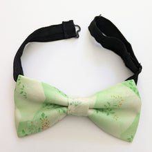 Load image into Gallery viewer, Silk Bow Tie - Green floral
